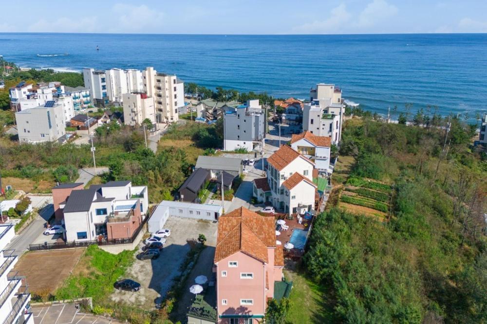 Gangneung Mirabell Spa Pension Exterior photo