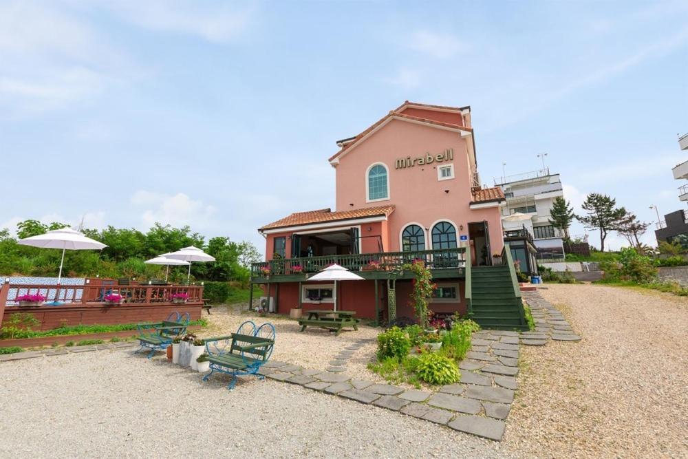 Gangneung Mirabell Spa Pension Exterior photo